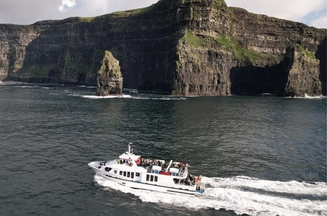 Cliffs of Moher Bootstour & Aillwee-Höhlen ab Dublin