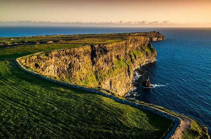 Bustour: Cliffs of Moher, Ennis & Limerick