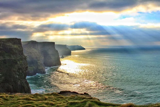 Cliffs of Moher, Wild Atlantic Way & Galway per Reisebus